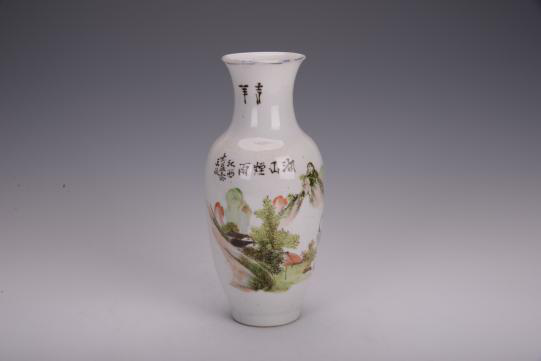民國粉彩山水紋瓶