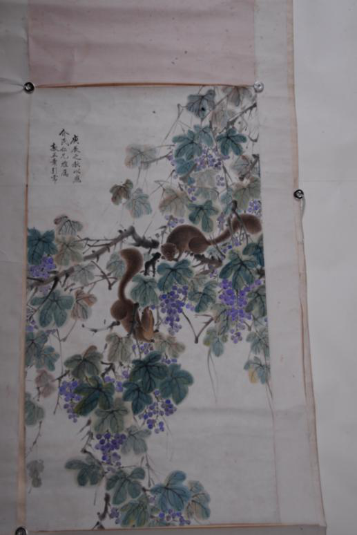  民國二十九年章引常設(shè)色松鼠葡萄圖紙本軸